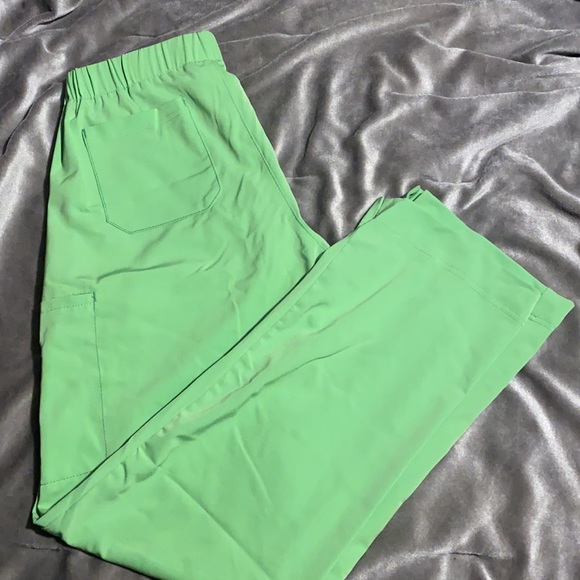 Wonderwink scrubs in extra small and small. - Picture 4 of 7